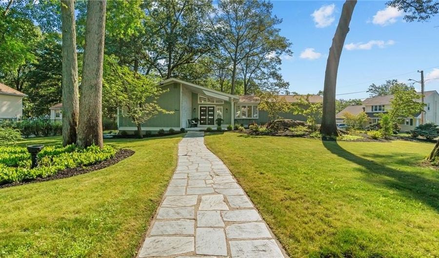 12 Kenmore Way, Lincoln, RI 02865 - 3 Beds, 4 Bath