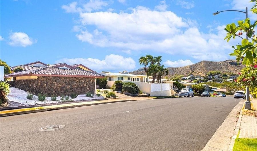 4316 Papu Cir, Honolulu, HI 96816 - 4 Beds, 3 Bath