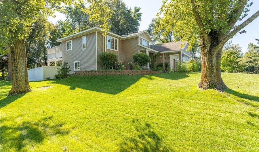 305 E Lake Geneva Rd NE, Alexandria, MN 56308 - 4 Beds, 2 Bath