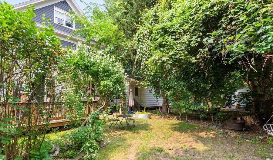 657 Morris St, Albany, NY 12208 - 4 Beds, 3 Bath