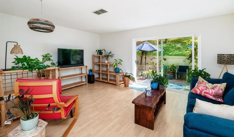 4239 Vista Del Rio Way 6, Oceanside, CA 92057 - 2 Beds, 3 Bath