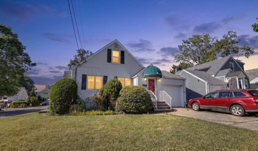 55 Stillman Ave, Bergenfield, NJ 07621 - 4 Beds, 2 Bath