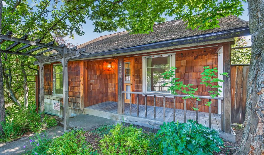 324 Liberty St, Ashland, OR 97520 - 2 Beds, 1 Bath