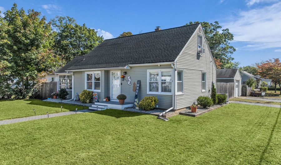 553 Mermaid Ave, Beachwood, NJ 08722 - 3 Beds, 1 Bath
