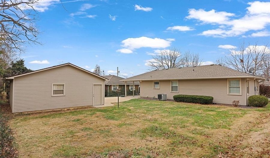 241 Alben St, Alton, IL 62002 - 3 Beds, 2 Bath