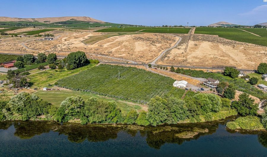 38906 Demoss Rd, Benton City, WA 99320 - 3 Beds, 3 Bath