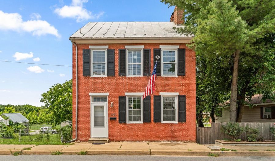 119 POTOMAC St, Boonsboro, MD 21713 - 2 Beds, 1 Bath