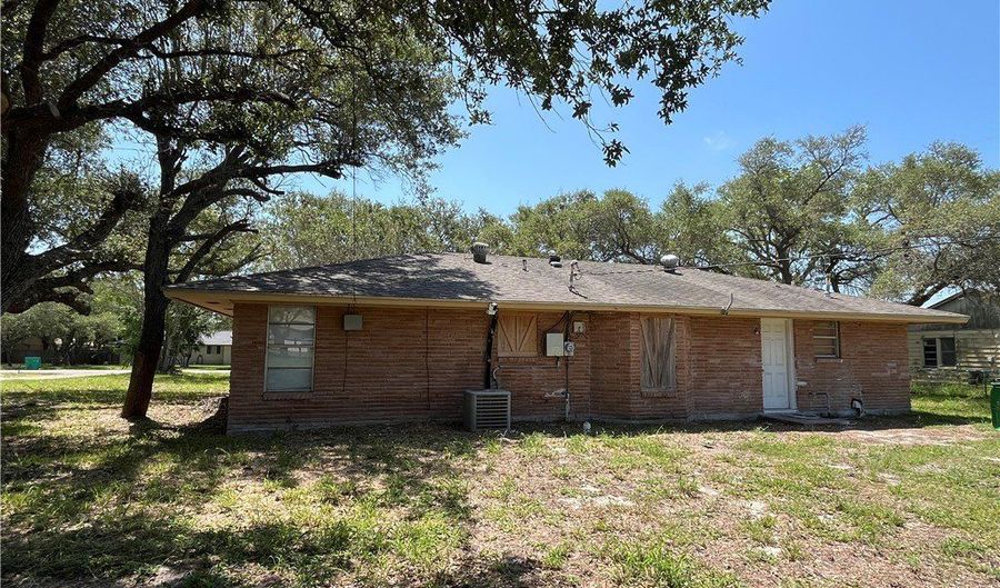 434 S 11th St, Aransas Pass, TX 78336 - 4 Beds, 2 Bath