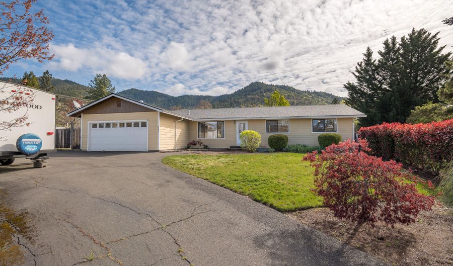 2399 Scoville Rd, Grants Pass, OR 97526 - 3 Beds, 2 Bath