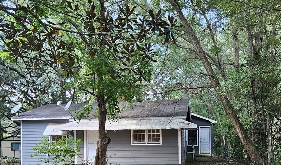 807 Lincoln Ave, Albany, GA 31701 - 3 Beds, 2 Bath