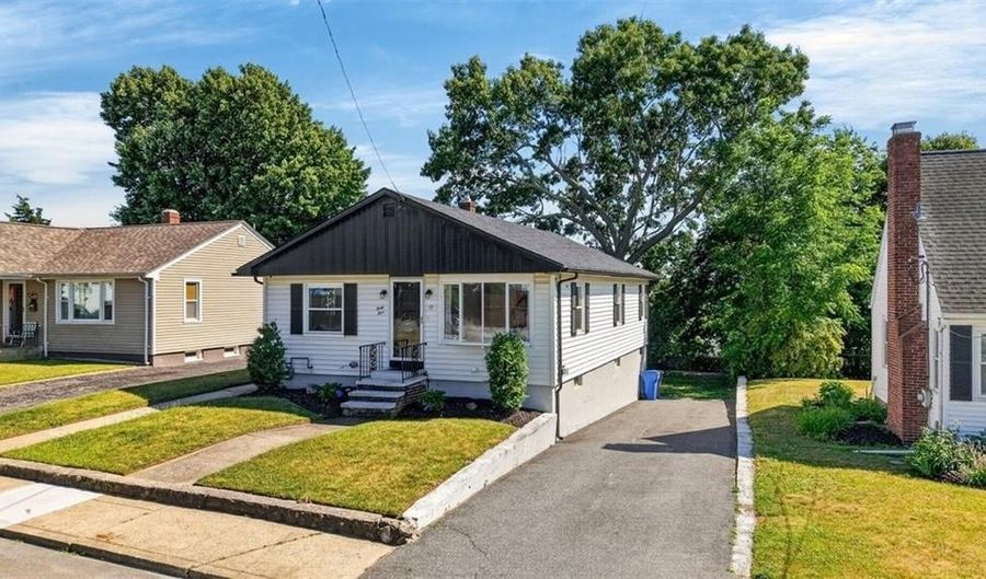 44 Cliff Ave, Cranston, RI 02920 - 3 Beds, 2 Bath