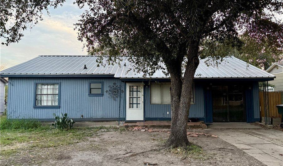 806 Parr Dr, Alice, TX 78332 - 4 Beds, 2 Bath