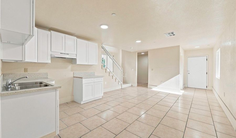 2019 E 105 St, Los Angeles, CA 90002 - 6 Beds, 4 Bath