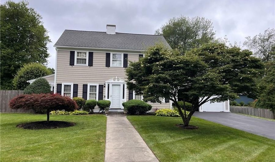50 Grandview Ave, Lincoln, RI 02865 - 2 Beds, 2 Bath