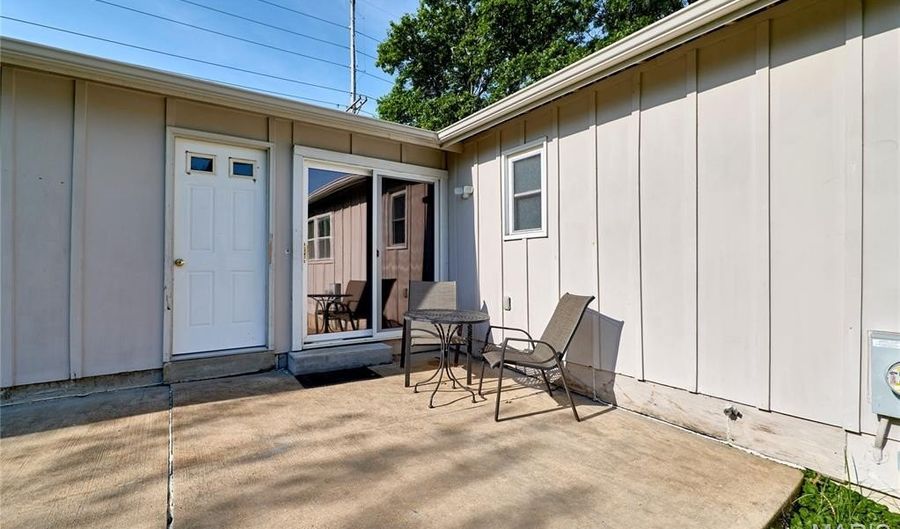 1211 Big Bend Rd, Ballwin, MO 63021 - 4 Beds, 2 Bath