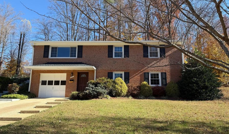 4721 SPRINGBROOK Dr, Annandale, VA 22003 - 4 Beds, 3 Bath