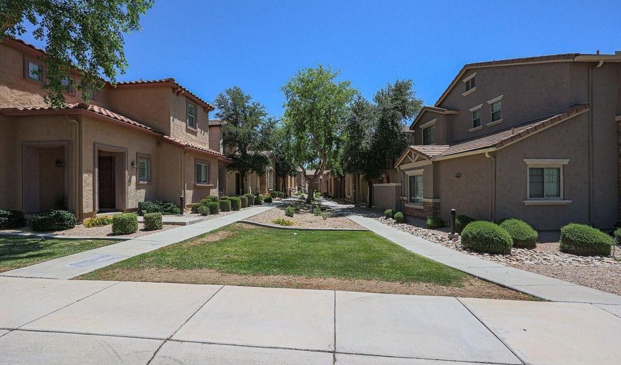 3676 W MUIRFIELD Ct, Anthem, AZ 85086 - 3 Beds, 2 Bath