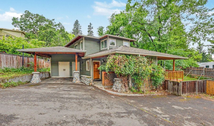 545 Holly St, Ashland, OR 97520 - 3 Beds, 2 Bath