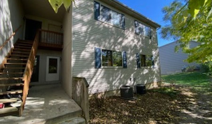 330 Woodridge Cir B, South Elgin, IL 60177 - 2 Beds, 2 Bath