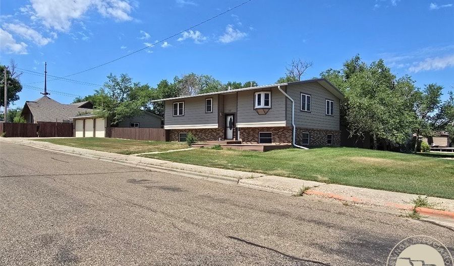309 W Kewanee Ave, Baker, MT 59313 - 5 Beds, 2 Bath