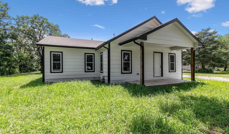 139 SW 100th, Augusta, KS 67010 - 3 Beds, 2 Bath