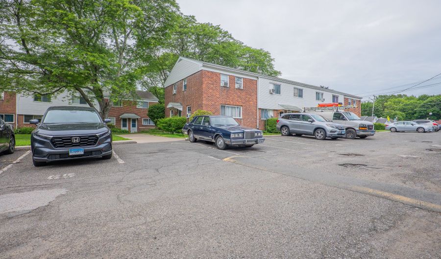 51 Park Ave 2-13, Danbury, CT 06810 - 3 Beds, 1 Bath