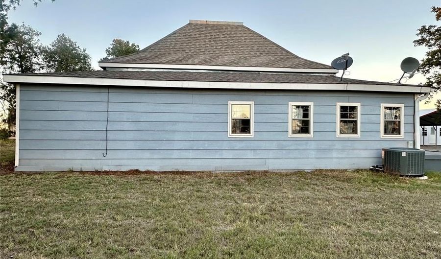 20973 US Highway 62 Hwy, Altus, OK 73521 - 3 Beds, 2 Bath