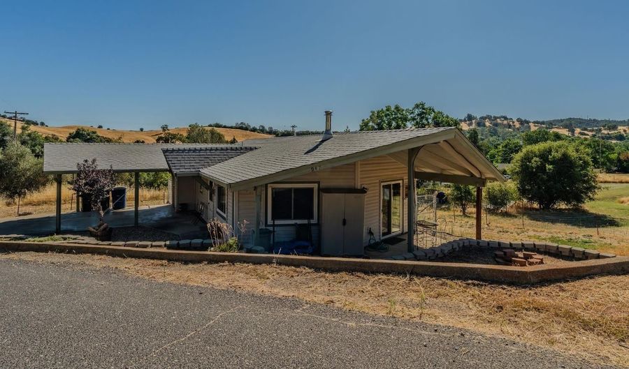 947 S. Baker St, Angels Camp, CA 95222 - 2 Beds, 1 Bath