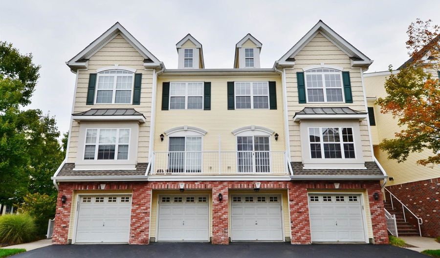 19 MARINA Dr, Bayonne, NJ 07002 - 2 Beds, 3 Bath