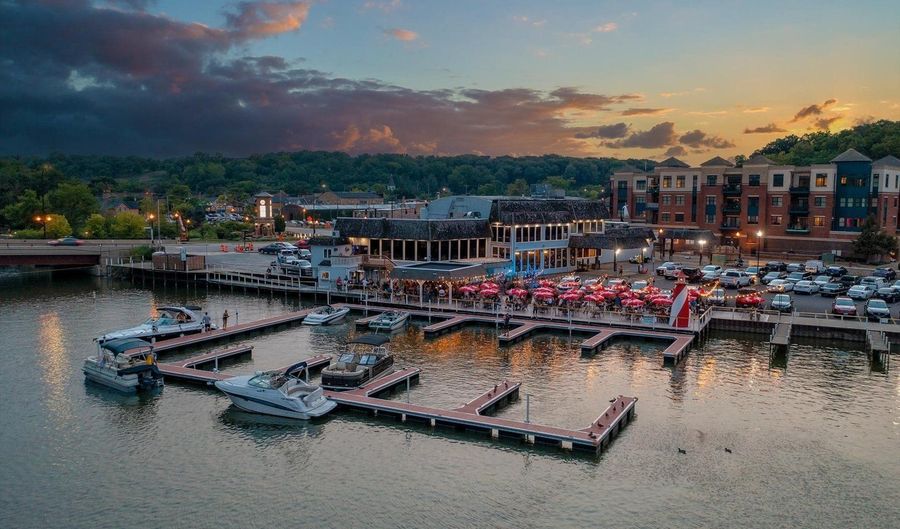 102 Center St, Algonquin, IL 60102 - 4 Beds, 2 Bath