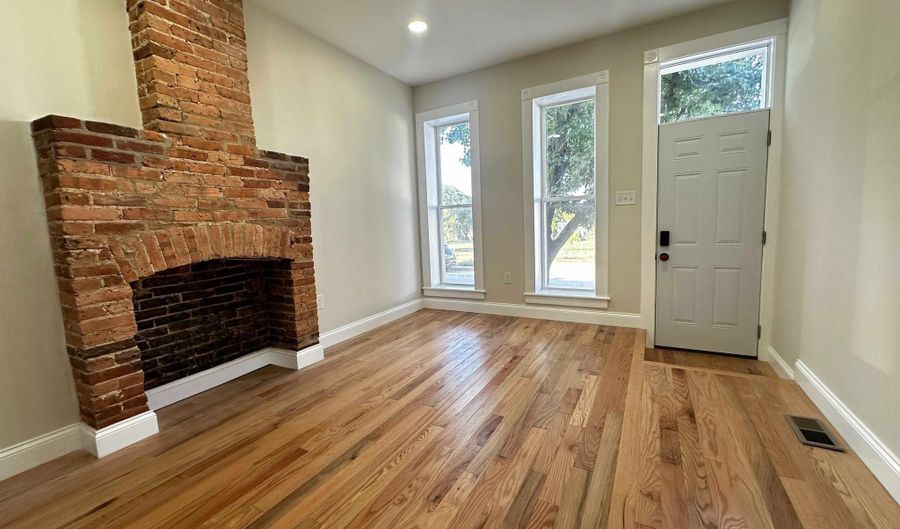 2625 FRANCIS St, Baltimore, MD 21217 - 2 Beds, 2 Bath