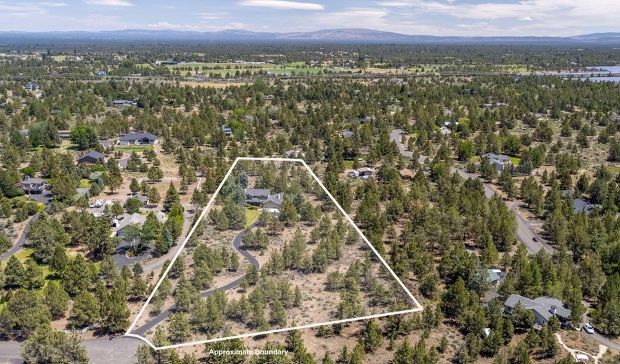 62824 Loma Vista Dr, Bend, OR 97701 - 4 Beds, 3 Bath
