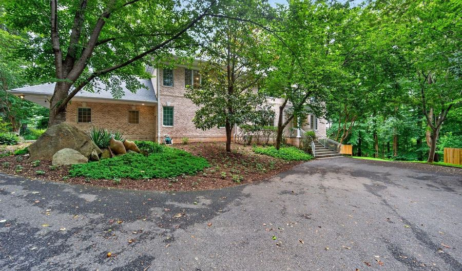 8309 OLD SEVEN LOCKS Rd, Bethesda, MD 20817 - 8 Beds, 7 Bath