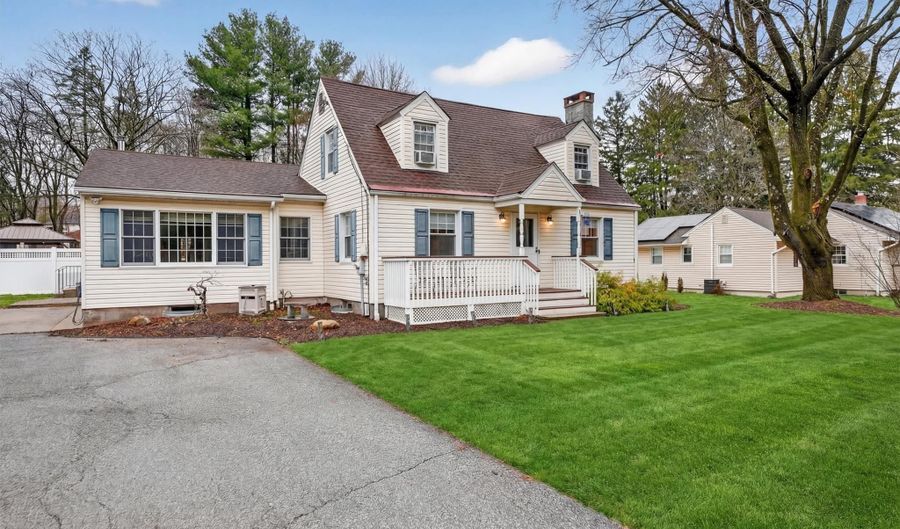 69 S Airmont Rd, Airmont, NY 10901 - 5 Beds, 4 Bath