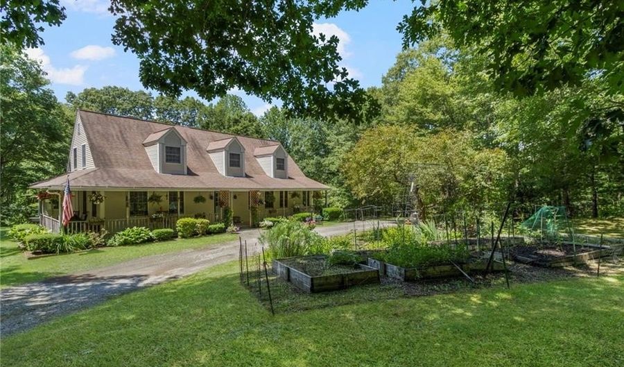 230 Austin Farm Rd, Exeter, RI 02822 - 3 Beds, 3 Bath