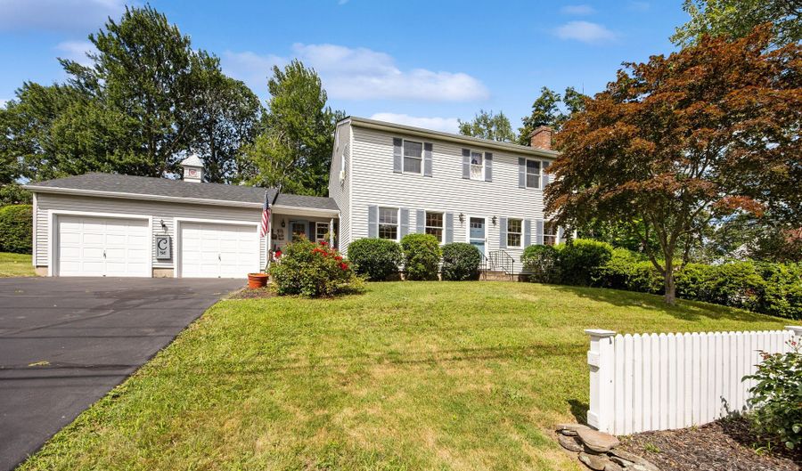 198 Crown St, Bristol, CT 06010 - 3 Beds, 2 Bath