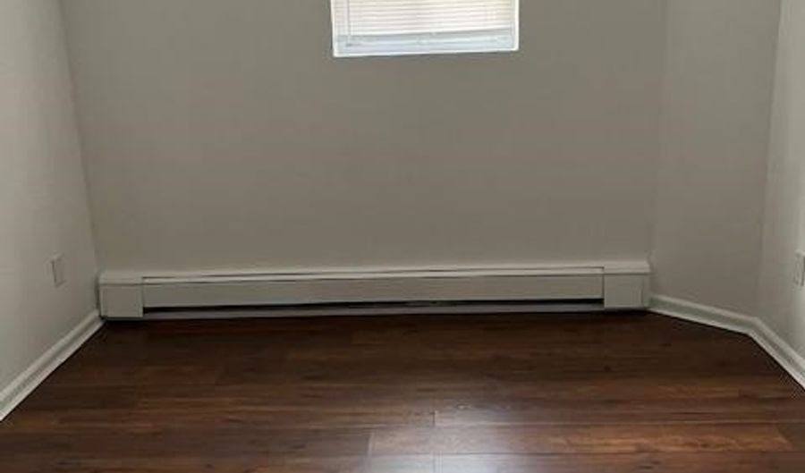 22 E 48TH St, Bayonne, NJ 07002 - 1 Beds, 1 Bath