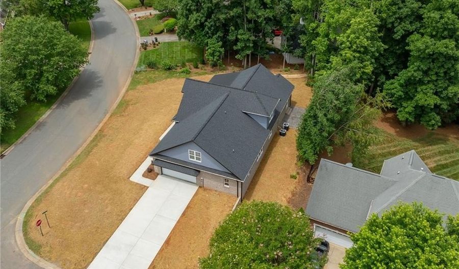 105 Kingsmill Ct, Advance, NC 27006 - 4 Beds, 4 Bath