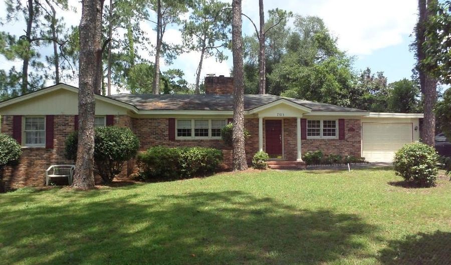 701 Collier St, Bainbridge, GA 39819 - 3 Beds, 3 Bath