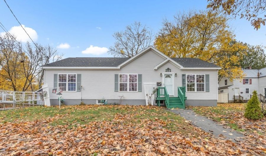 202 Pearl St, Bangor, ME 04401 - 3 Beds, 2 Bath