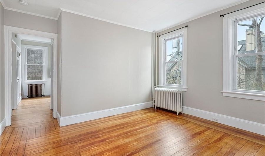427 Spring St 2, Newport, RI 02840 - 3 Beds, 1 Bath
