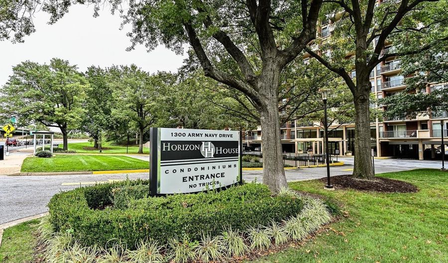 1300 ARMY NAVY Dr 425, Arlington, VA 22202 - 1 Beds, 1 Bath