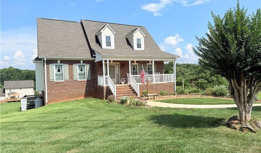 128 N High Field Rd, Advance, NC 27006 - 3 Beds, 3 Bath