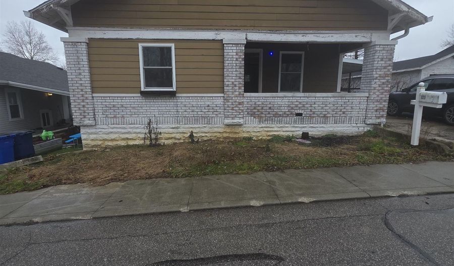 1028 R St, Bedford, IN 47421 - 3 Beds, 2 Bath