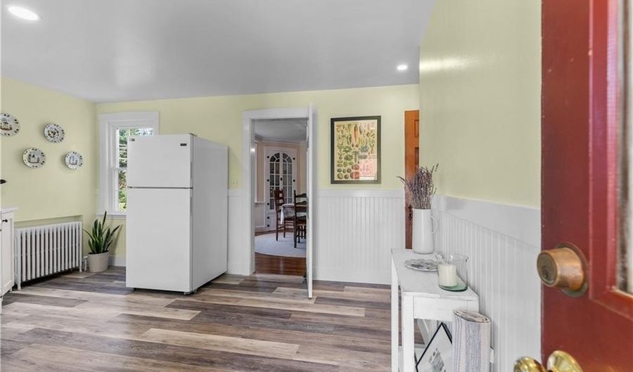 72 Kane Ave, Middletown, RI 02842 - 3 Beds, 2 Bath