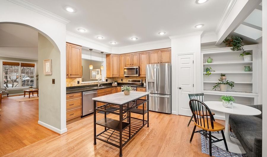 3721 HUNTLEY MEADOWS Ln, Alexandria, VA 22306 - 3 Beds, 4 Bath