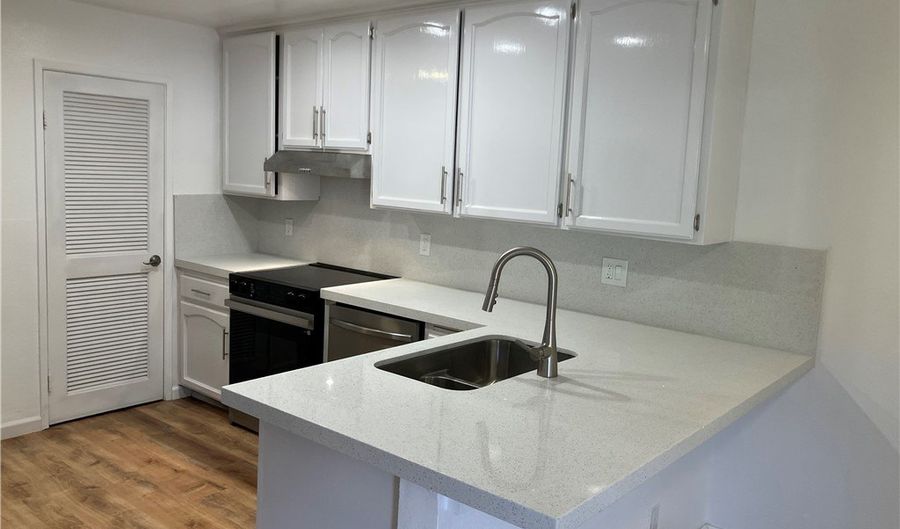 2366 Adirondack Row 6, San Diego, CA 92139 - 3 Beds, 2 Bath