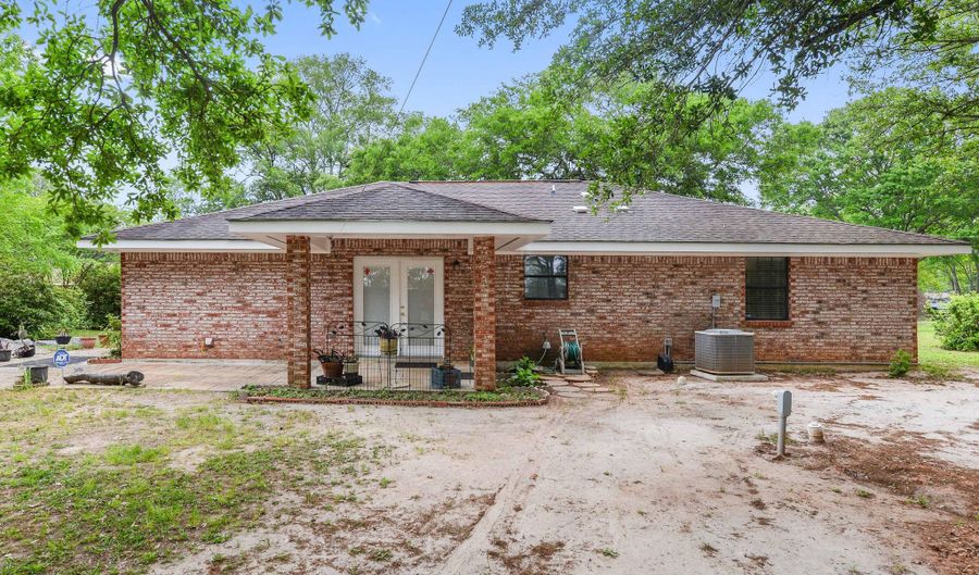 15 Hundley Rd, Carriere, MS 39426 - 3 Beds, 2 Bath