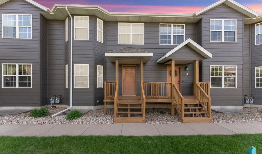 1812 S Mulberry Ave C, Brandon, SD 57005 - 3 Beds, 3 Bath