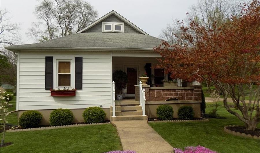 111 E Maple St, Arcadia, MO 63621 - 2 Beds, 2 Bath